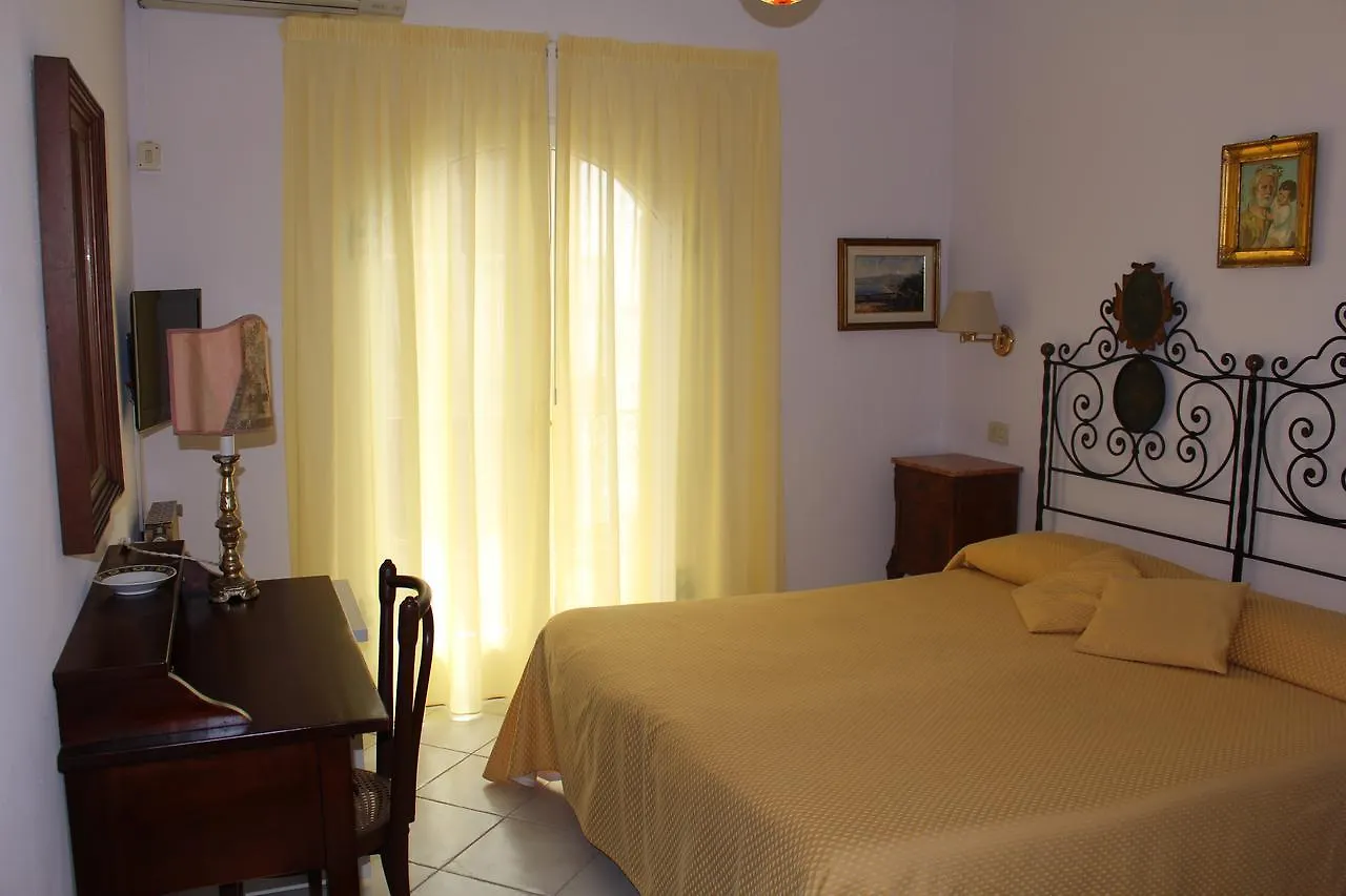 Hotel Villa Mora Giardini Naxos 2*,