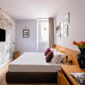 https://down-town-spagna.it-romehotels.com